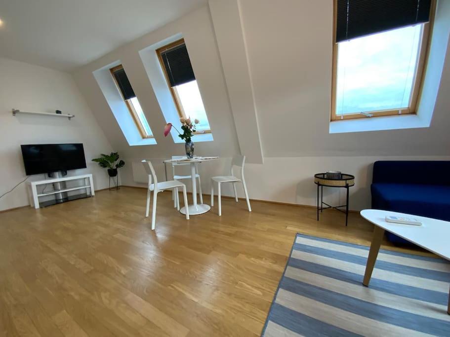The Viewpoint L Dg4'12 Apartment